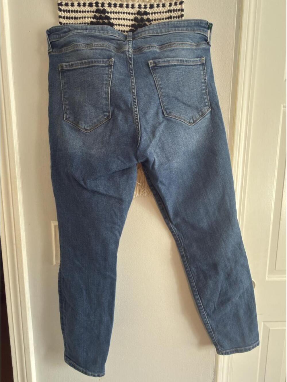 Gap Women's Blue Denim Legging Skimmer Jeans Size 14/32R - Picture 2 of 3